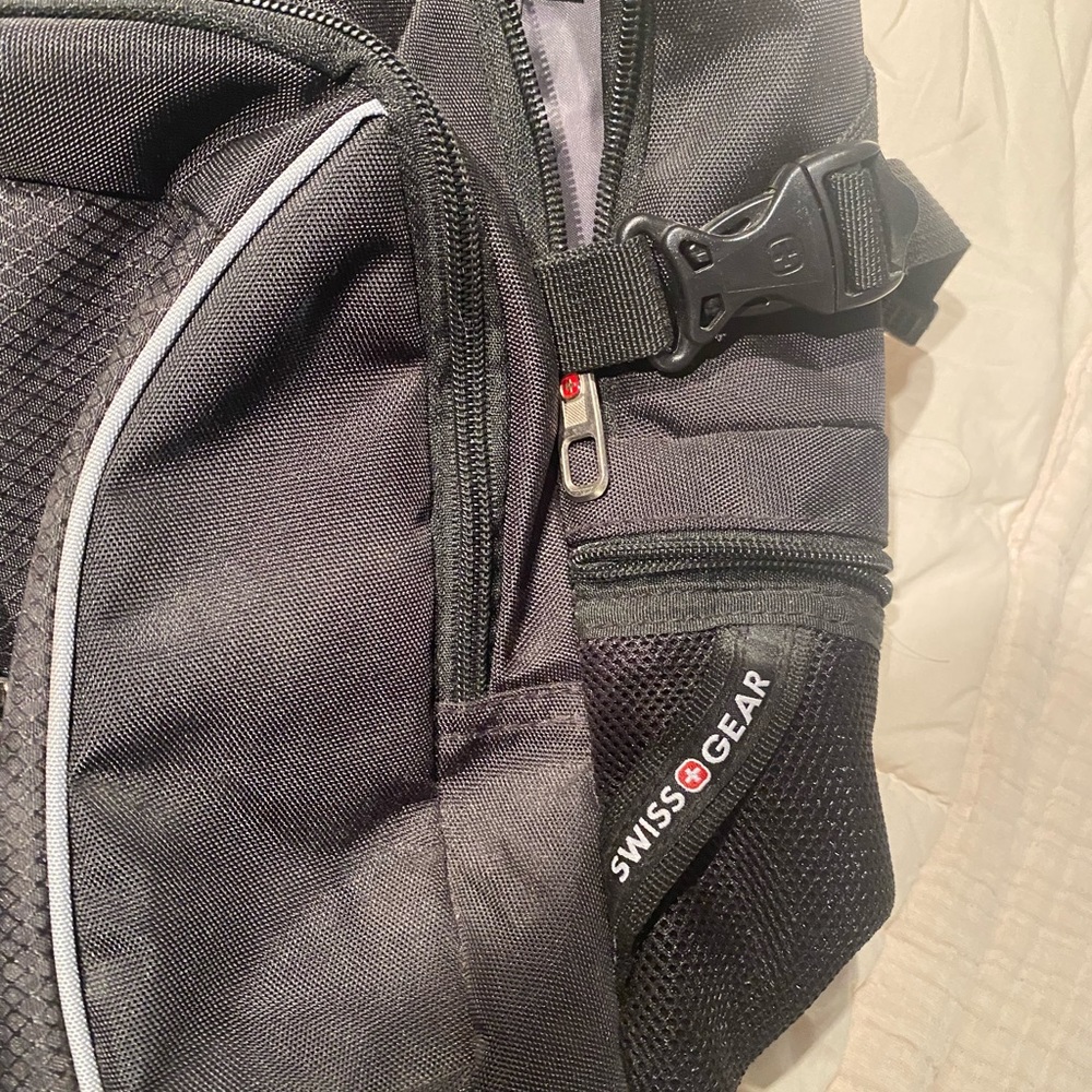 Swiss Army backpack - Picture 3 of 4